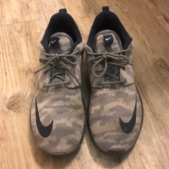 Nike Roshe's - Picture 2 of 3